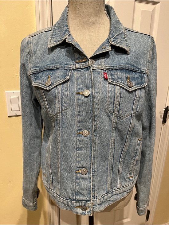 Levi's Jackets & Blazers - Levi's Light Blue Denim Jacket - Women's Button-Front Trucker